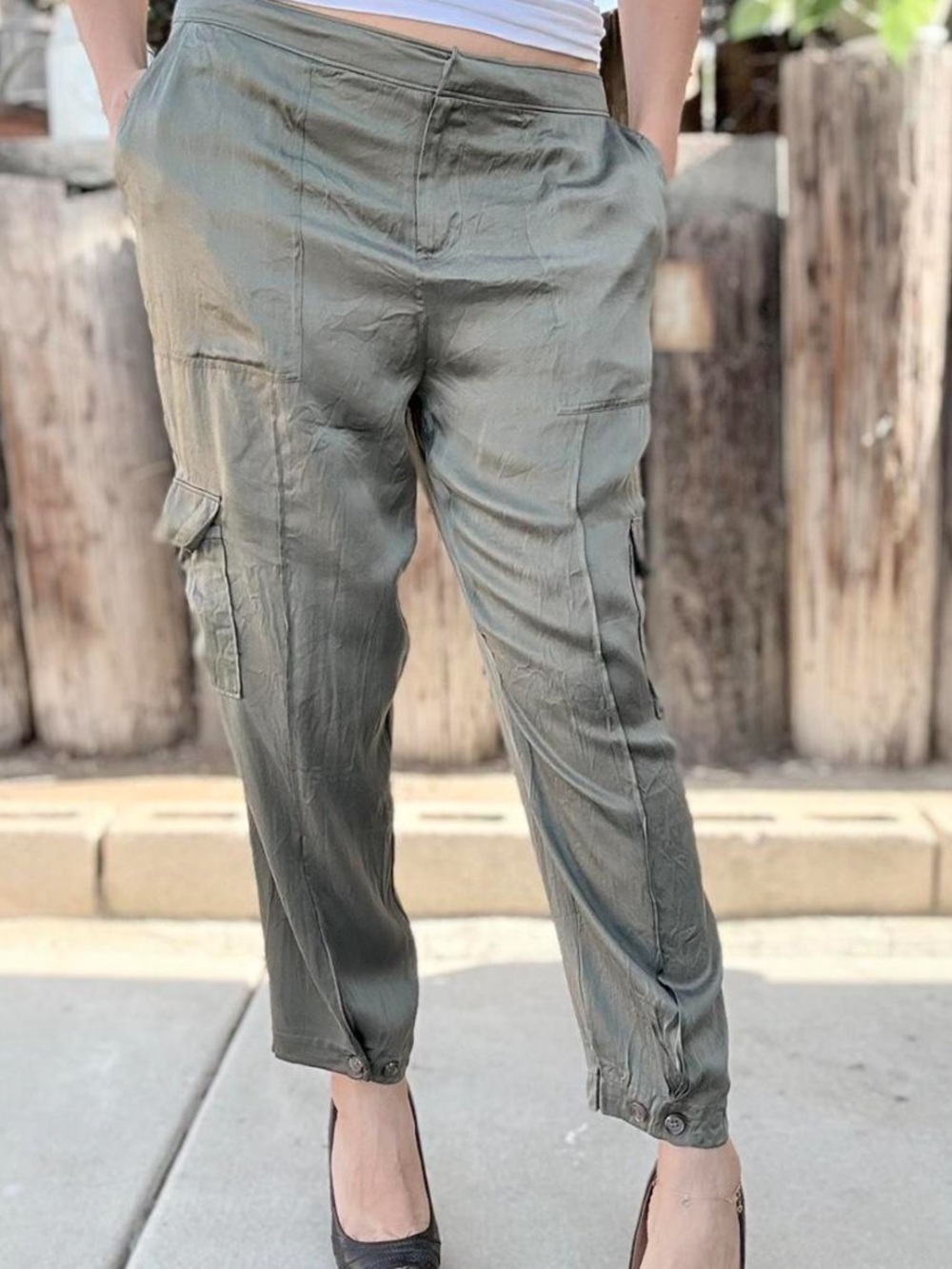 Joie Green 100% Silk Cargo pants Natural Fiber Elegant Chic Classy Old Money Fun